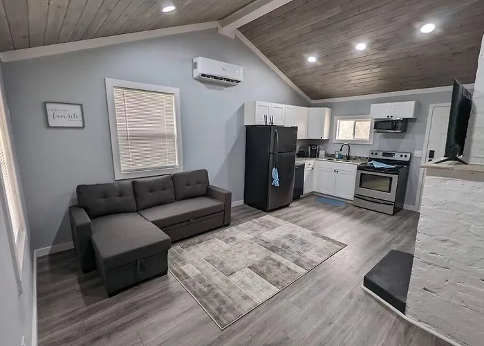 Summerlee Suite - Beautiful Remodeled Farmhouse