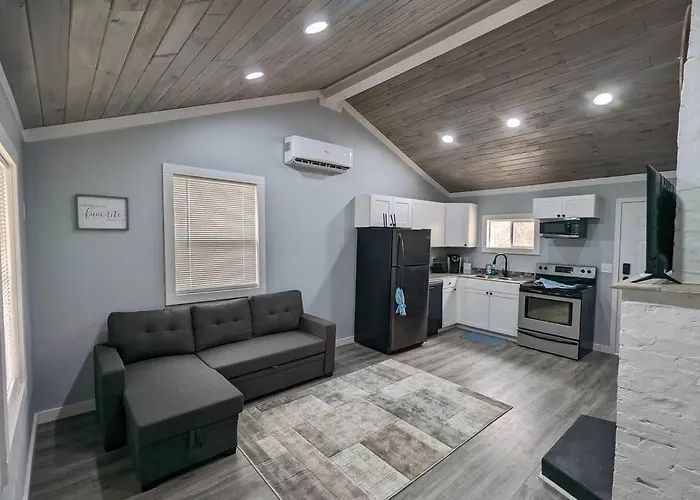 Summerlee Suite - Beautiful Remodeled Farmhouse