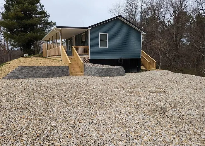 Summerlee Suite - Beautiful Remodeled Farmhouse