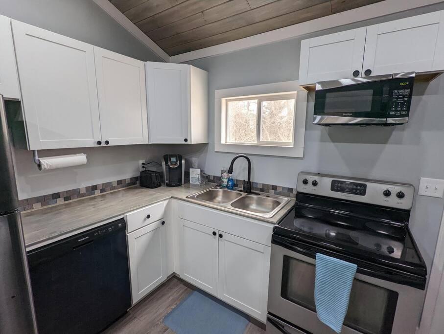 Summerlee - Beautiful Remodeled Oak Hill