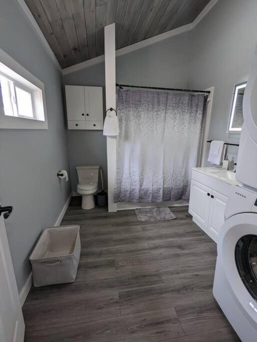 Summerlee - Beautiful Remodeled Oak Hill